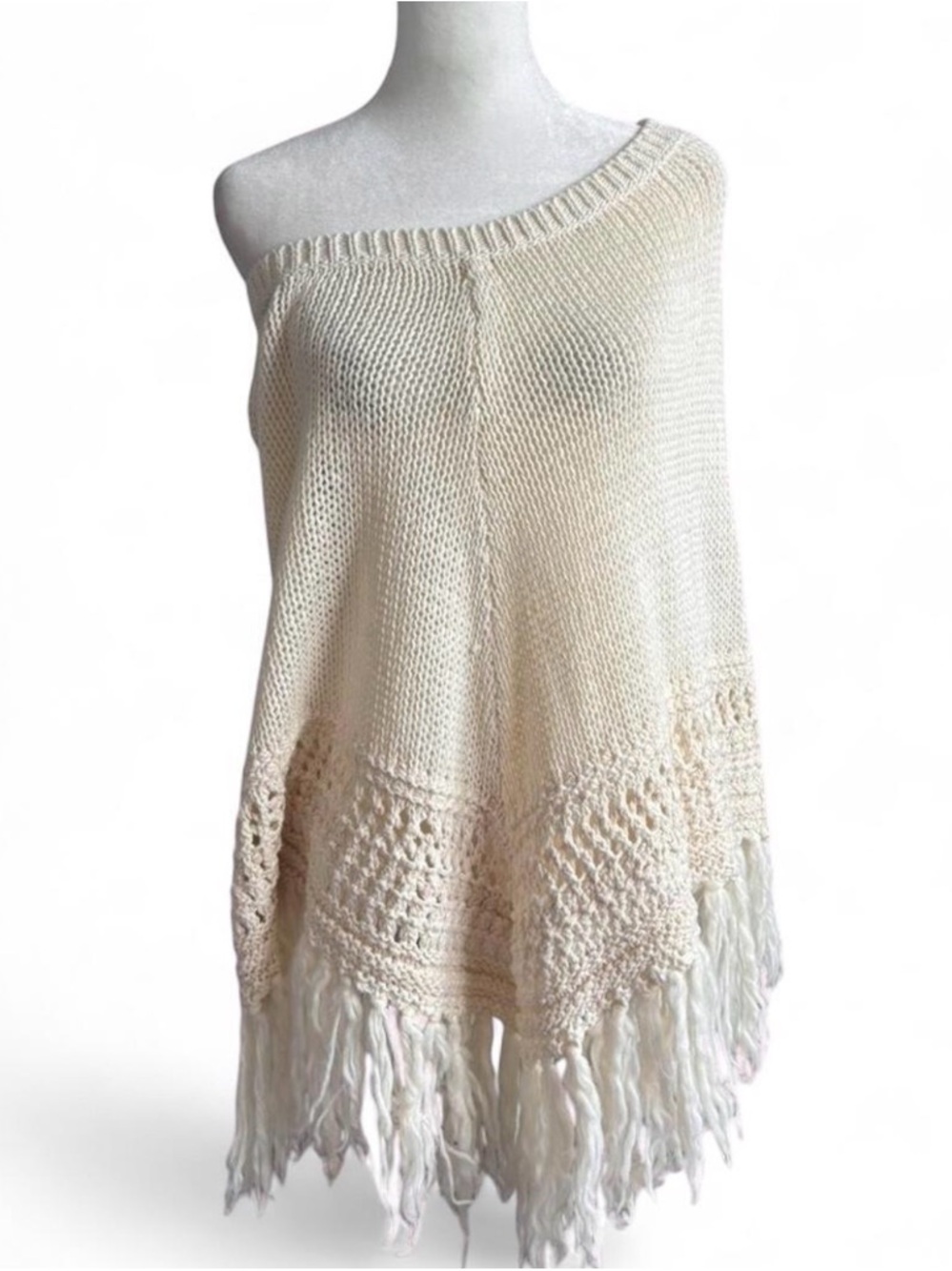 Y2K American Eagle Outfitters Cream Off-the-Shoulder Knit Fringe Sweater